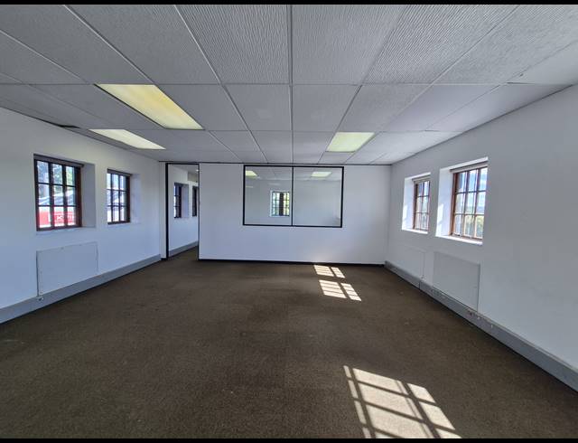149M² OFFICE TO LET IN PARKMORE